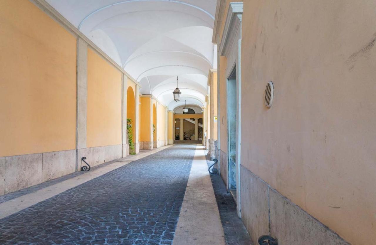 Piazza Venezia Charming & Bright Apartment Рим Екстериор снимка